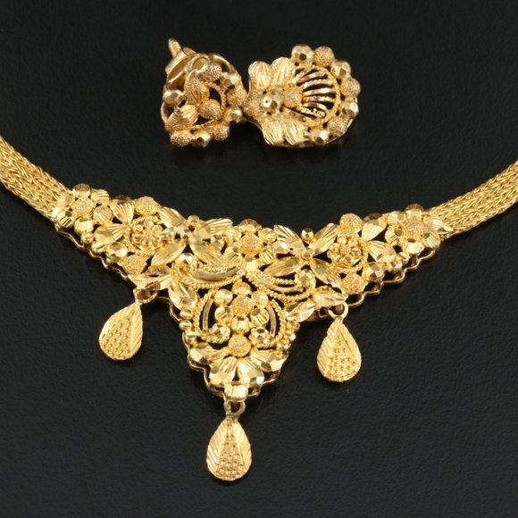 20K Yellow Gold Necklace And 14K Yellow Gold earrings - Picture 3 of 5